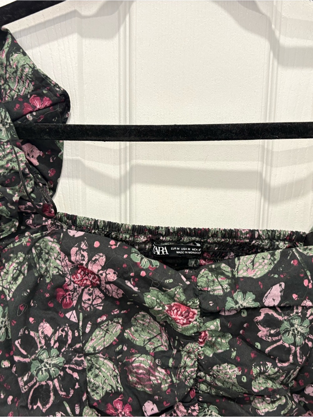 Zara Black Floral Puff-Sleeve Crop Top with Pink & Green Accents #1029 - Picture 4 of 9